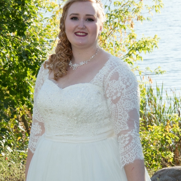 Oleg Cassini Wedding Dress - Picture 3 of 3